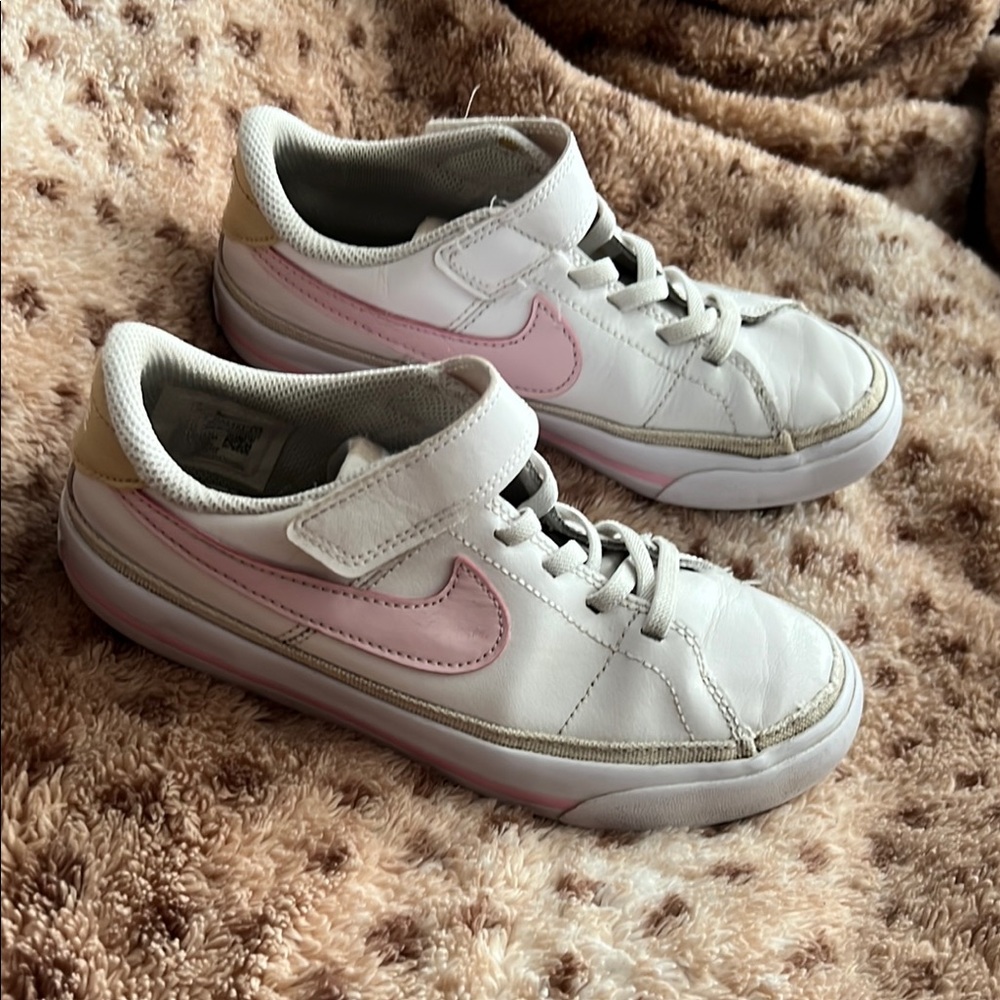 Size 13 C Nike court legacy shoes
